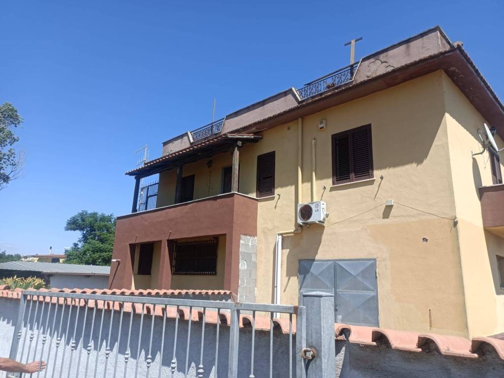 appartamento in vendita ad Ardea in zona Castagnetta