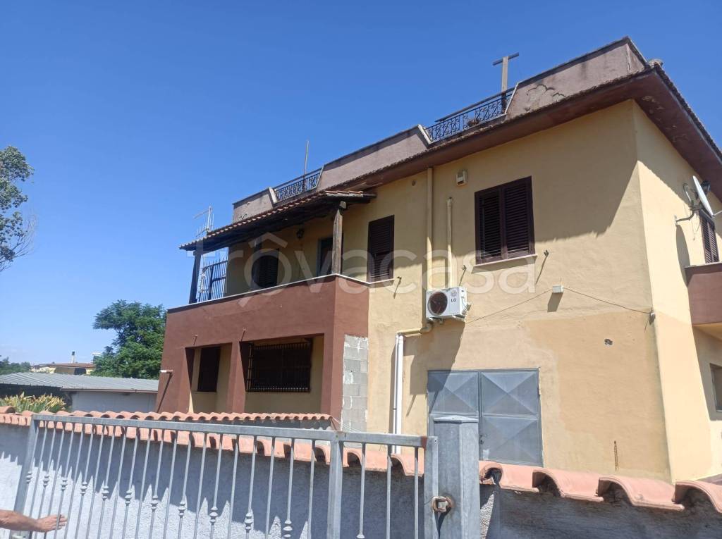appartamento in vendita ad Ardea in zona Castagnetta