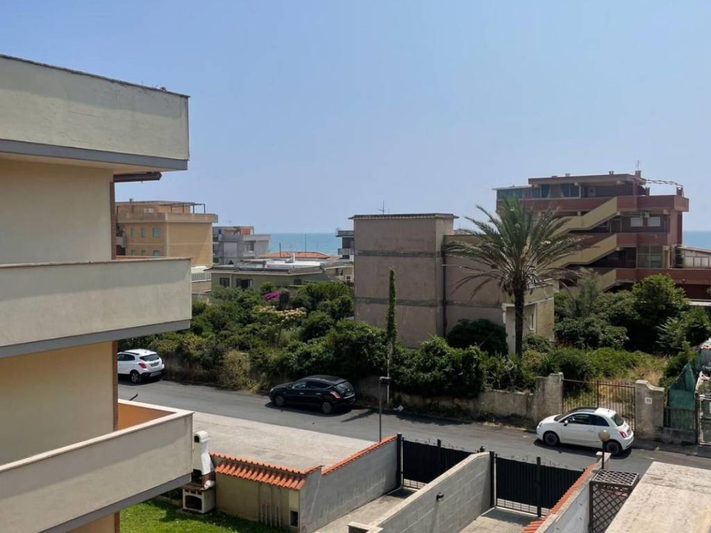 appartamento in vendita ad Ardea in zona Marina di Ardea