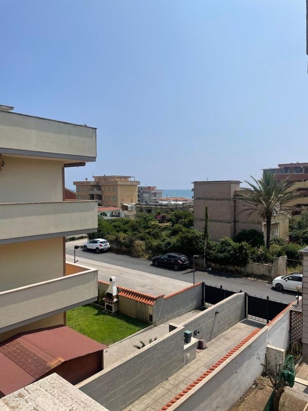 appartamento in vendita ad Ardea in zona Marina di Ardea