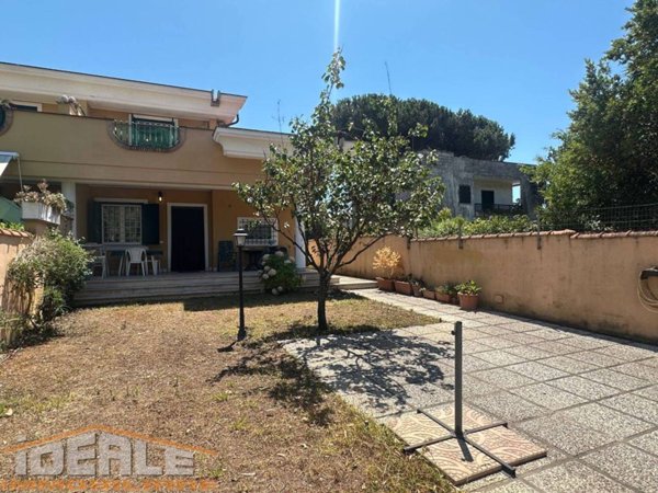 casa indipendente in vendita ad Ardea in zona Colle Romito