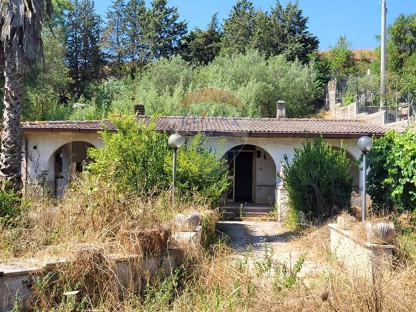 casa indipendente in vendita ad Ardea in zona Montagnano