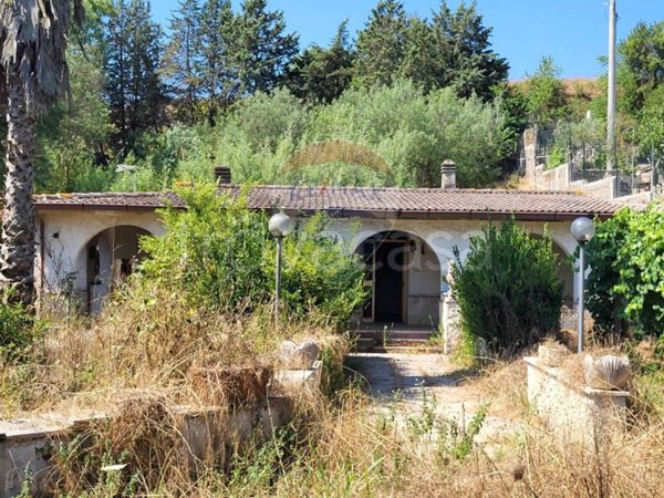 casa indipendente in vendita ad Ardea in zona Castagnetta
