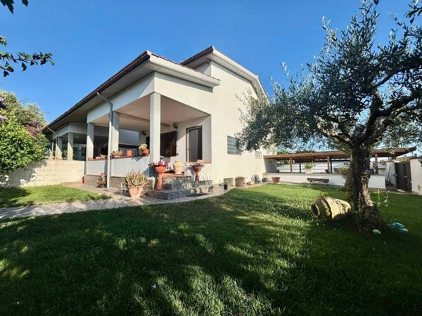 casa indipendente in vendita ad Ardea in zona Nuova Florida