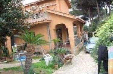 casa indipendente in vendita ad Ardea in zona Colle Romito