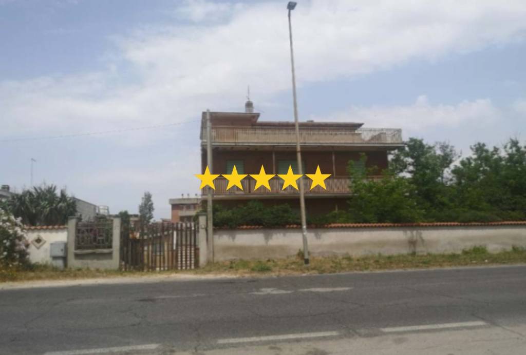 appartamento in vendita ad Ardea in zona Marina di Ardea