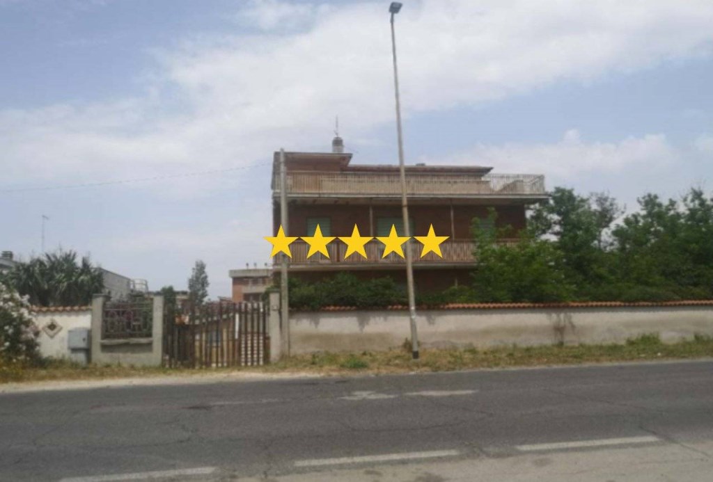 appartamento in vendita ad Ardea in zona Marina di Ardea