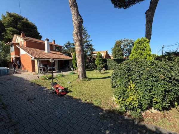 casa indipendente in vendita ad Ardea in zona Lido dei Pini