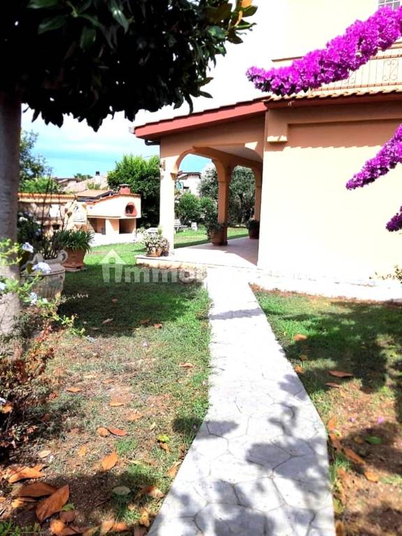 casa indipendente in vendita ad Ardea in zona Marina di Ardea