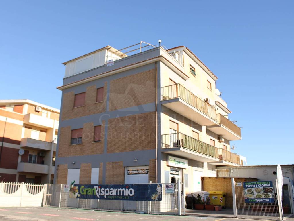 appartamento in vendita ad Ardea in zona Marina di Ardea