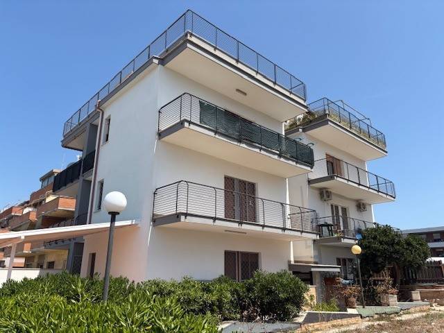appartamento in vendita ad Ardea in zona Marina di Ardea