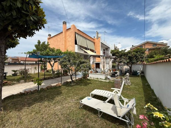 casa indipendente in vendita ad Ardea in zona Marina di Ardea