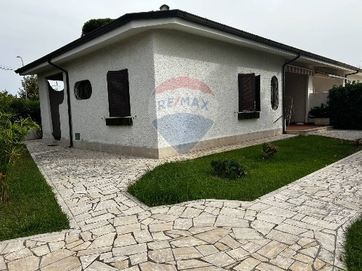 casa indipendente in vendita ad Ardea in zona Colle Romito