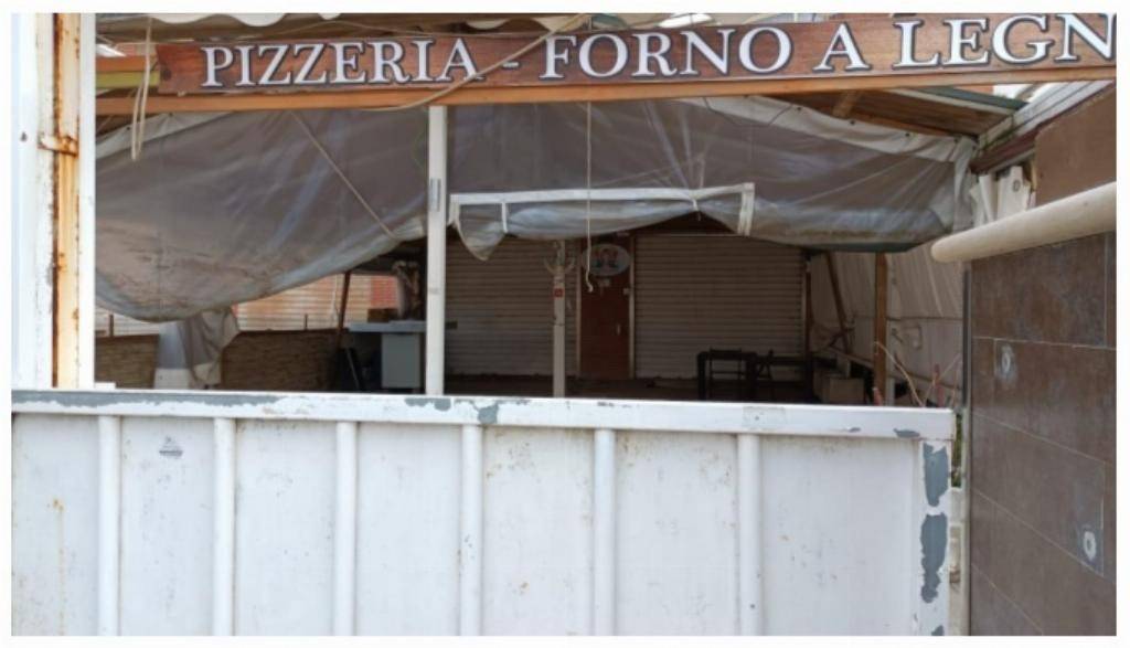 negozio in vendita ad Ardea in zona Marina di Ardea