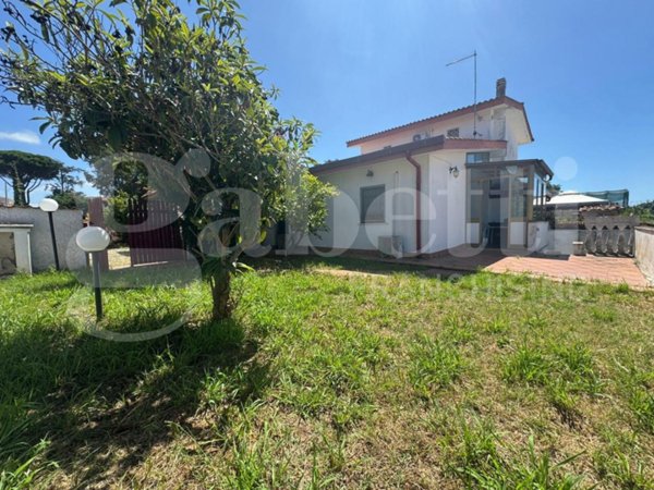 appartamento in vendita ad Ardea in zona Colle Romito
