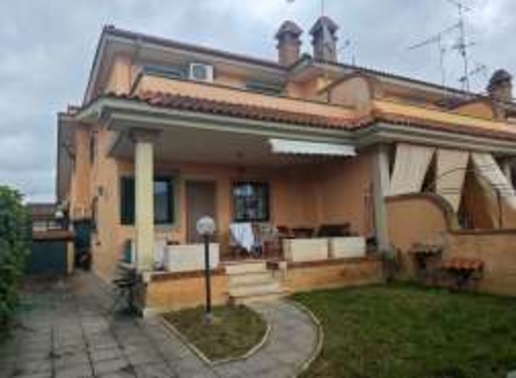 casa indipendente in vendita ad Ardea in zona Colle Romito