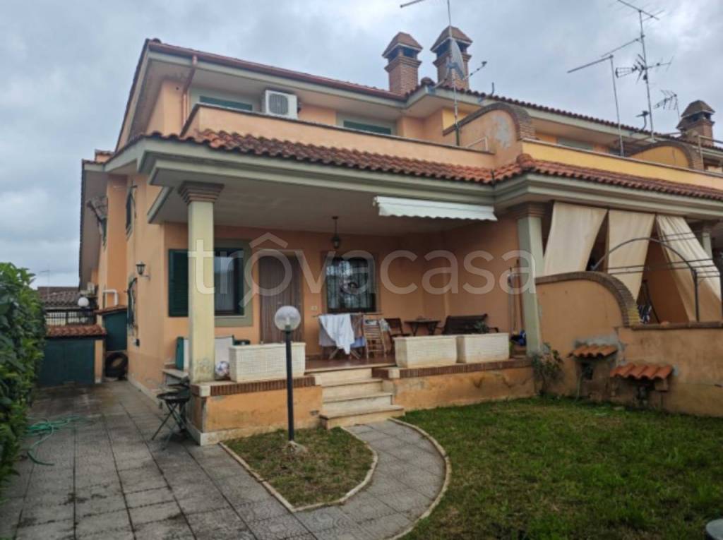 casa indipendente in vendita ad Ardea in zona Colle Romito