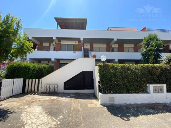 appartamento in vendita ad Ardea in zona Marina di Ardea