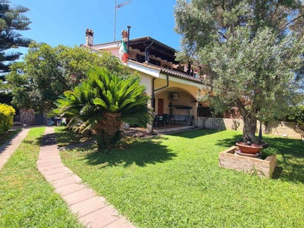 casa indipendente in vendita ad Ardea in zona Nuova California