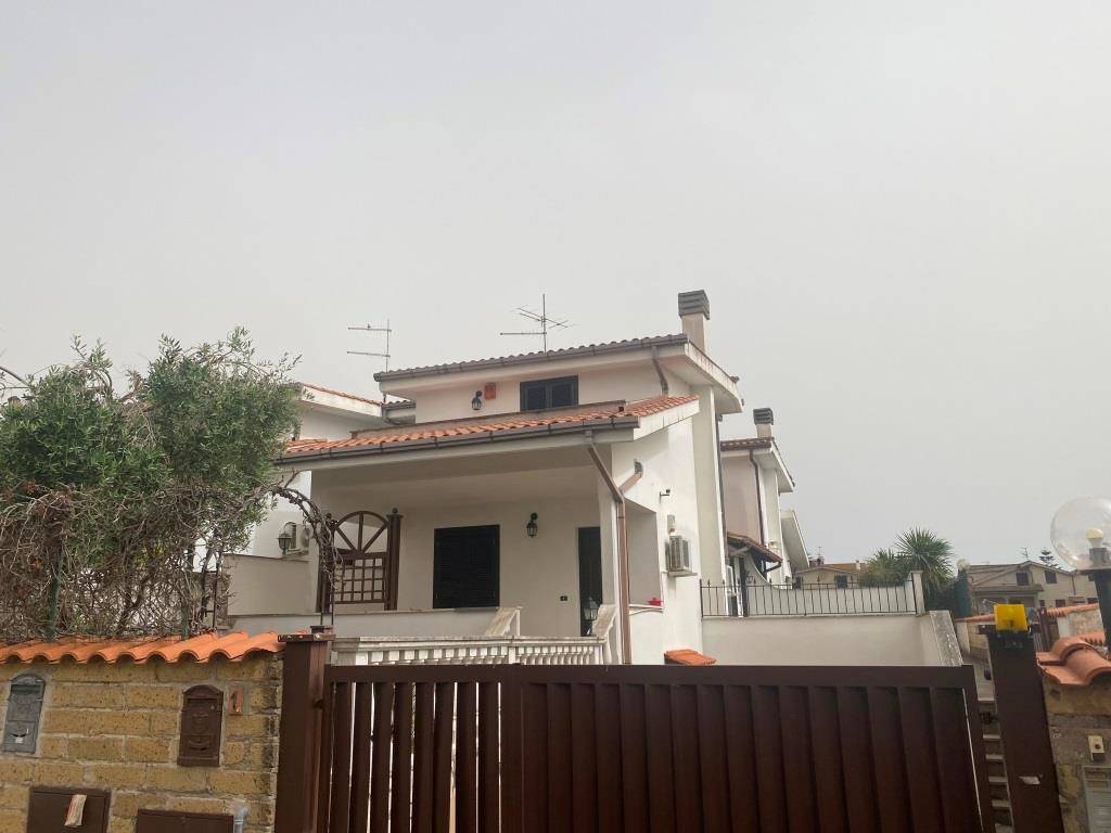 casa indipendente in vendita ad Ardea in zona Nuova Florida