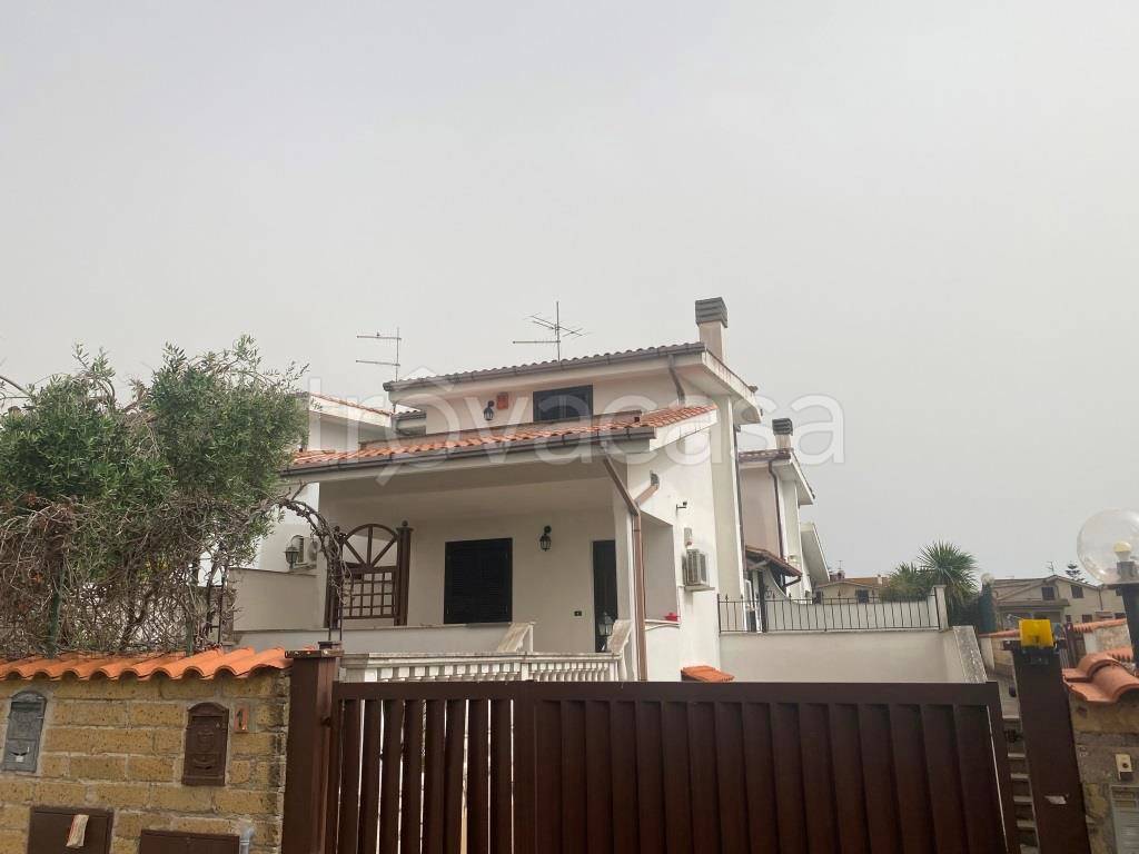 casa indipendente in vendita ad Ardea in zona Nuova Florida