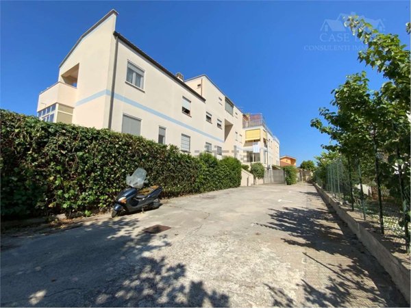 appartamento in vendita ad Ardea in zona Marina di Ardea