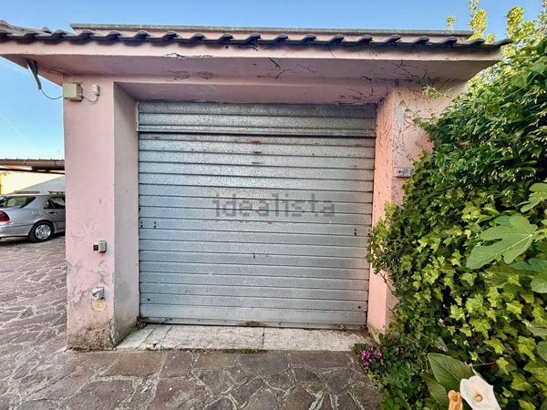 locale di sgombero in vendita ad Ardea in zona Nuova Florida