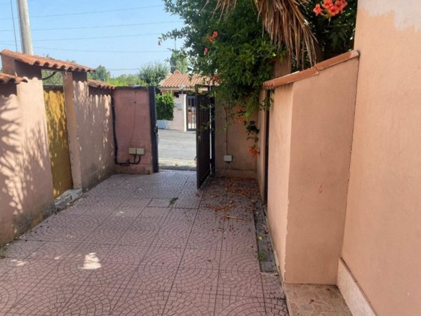 casa indipendente in vendita ad Ardea in zona Castagnola