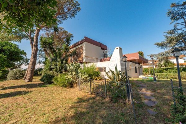 casa indipendente in vendita ad Ardea in zona Colle Romito