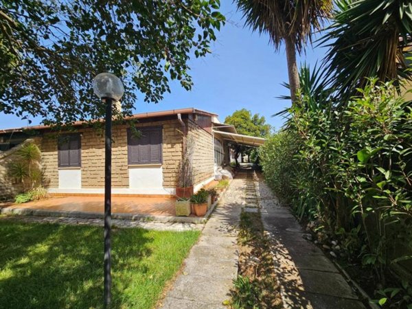 casa indipendente in vendita ad Ardea in zona Colle Romito