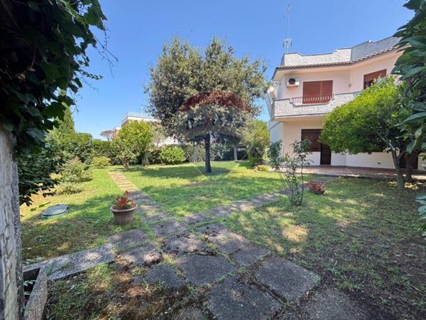 casa indipendente in vendita ad Ardea in zona Colle Romito