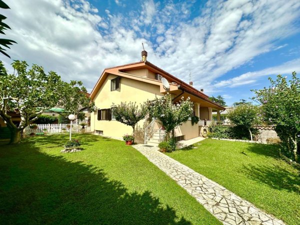 casa indipendente in vendita ad Ardea in zona Nuova Florida