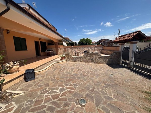casa indipendente in vendita ad Ardea in zona Banditella