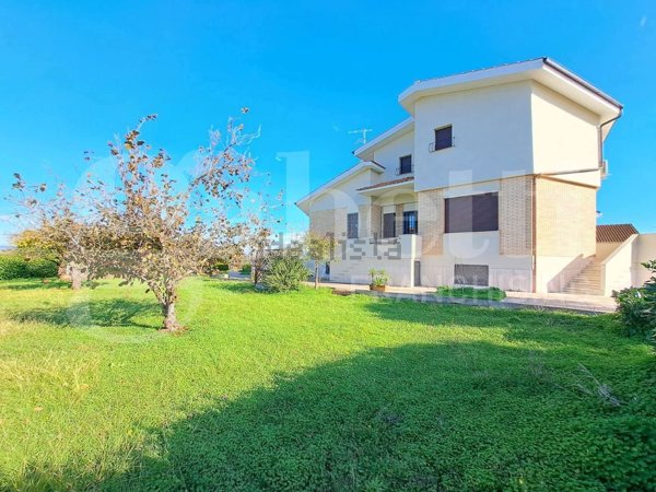 casa indipendente in vendita ad Ardea in zona Nuova California