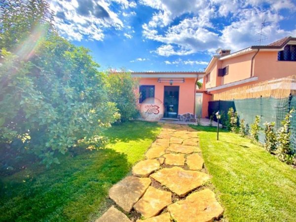 casa indipendente in vendita ad Ardea in zona Banditella