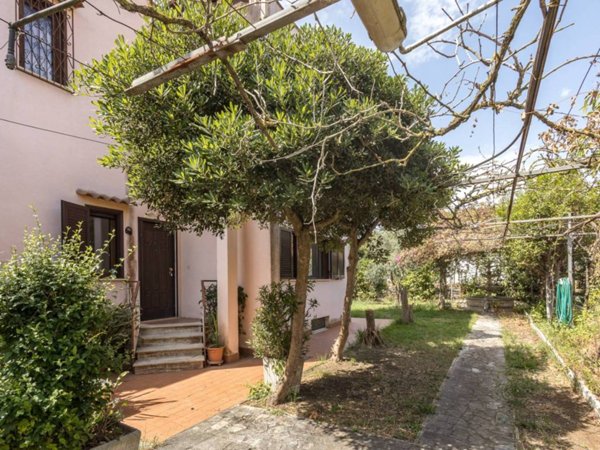 casa indipendente in vendita ad Ardea in zona Nuova California