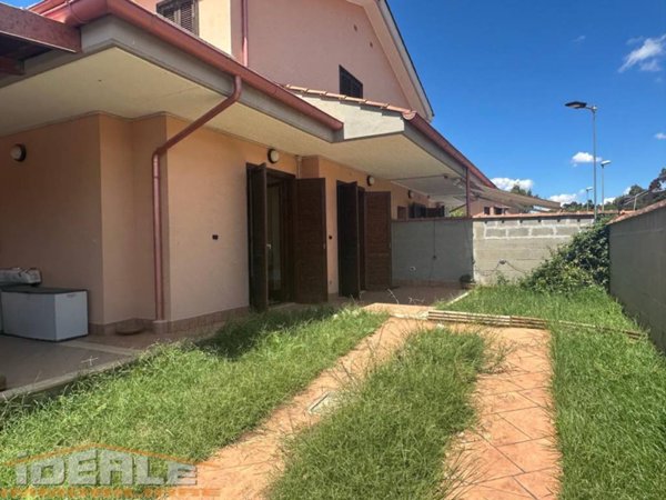 appartamento in vendita ad Ardea in zona Colle Romito