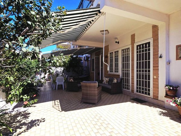 casa indipendente in vendita ad Ardea in zona Marina di Ardea