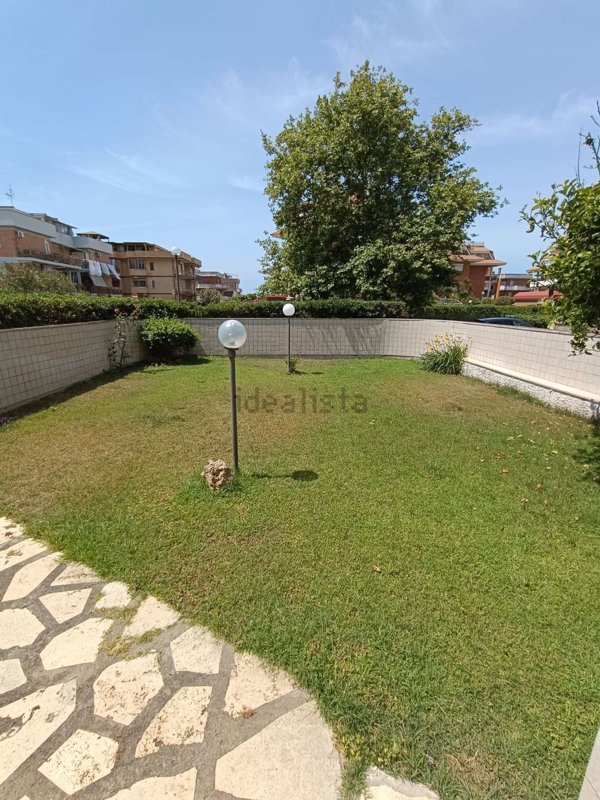 appartamento in vendita ad Ardea in zona Marina di Ardea
