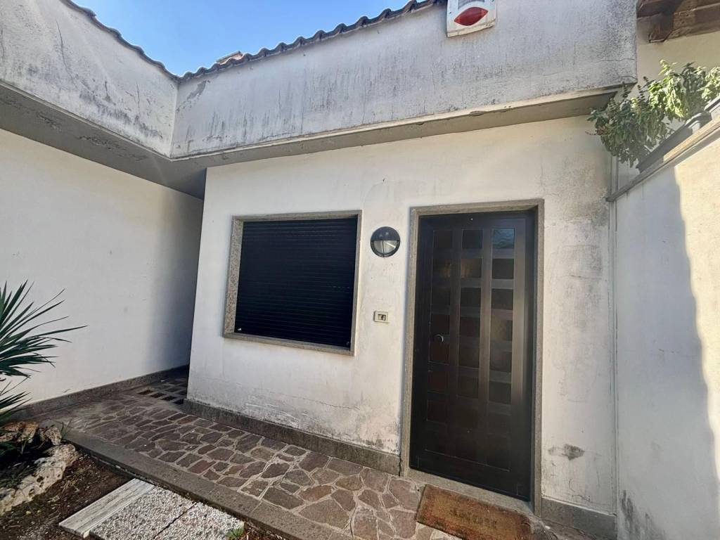 casa indipendente in vendita ad Ardea in zona Colle Romito