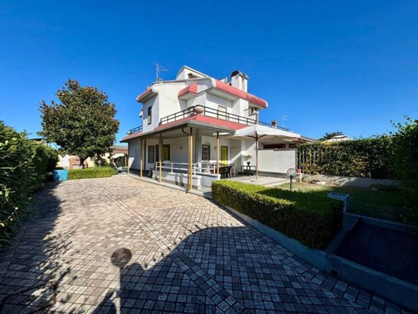 casa indipendente in vendita ad Ardea in zona Banditella