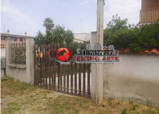 appartamento in vendita ad Ardea in zona Marina di Ardea