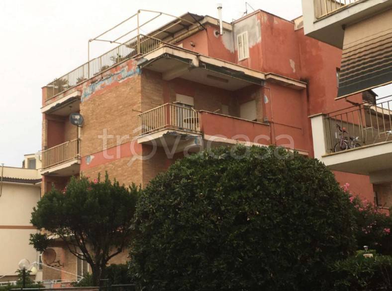 appartamento in vendita ad Ardea in zona Marina di Ardea