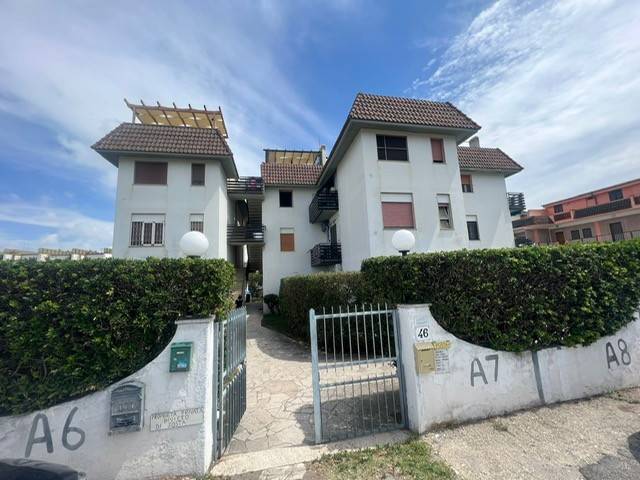 appartamento in vendita ad Ardea in zona Marina di Ardea