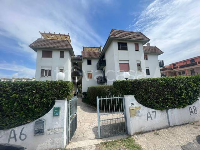 appartamento in vendita ad Ardea in zona Marina di Ardea