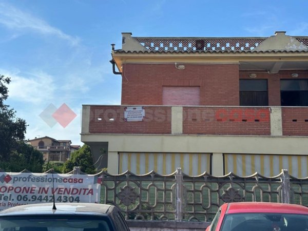 appartamento in vendita ad Ardea in zona Marina di Ardea