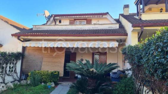 appartamento in vendita ad Ardea in zona Colle Romito