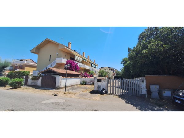 casa indipendente in vendita ad Ardea in zona Marina di Ardea