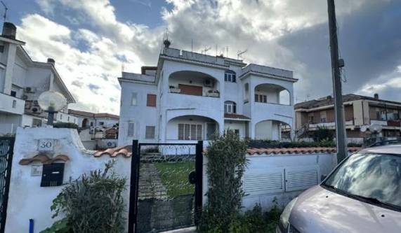 appartamento in vendita ad Ardea in zona Colle Romito