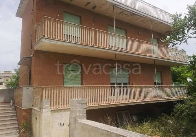 appartamento in vendita ad Ardea in zona Marina di Ardea